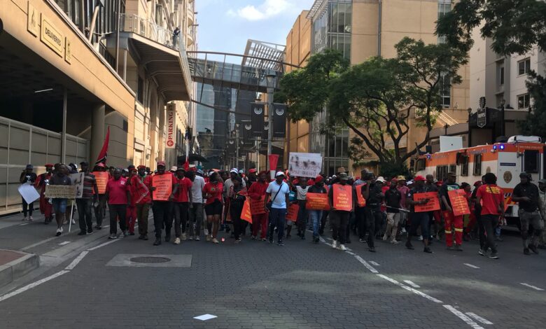 Groups of protesters leaving Sandton City.